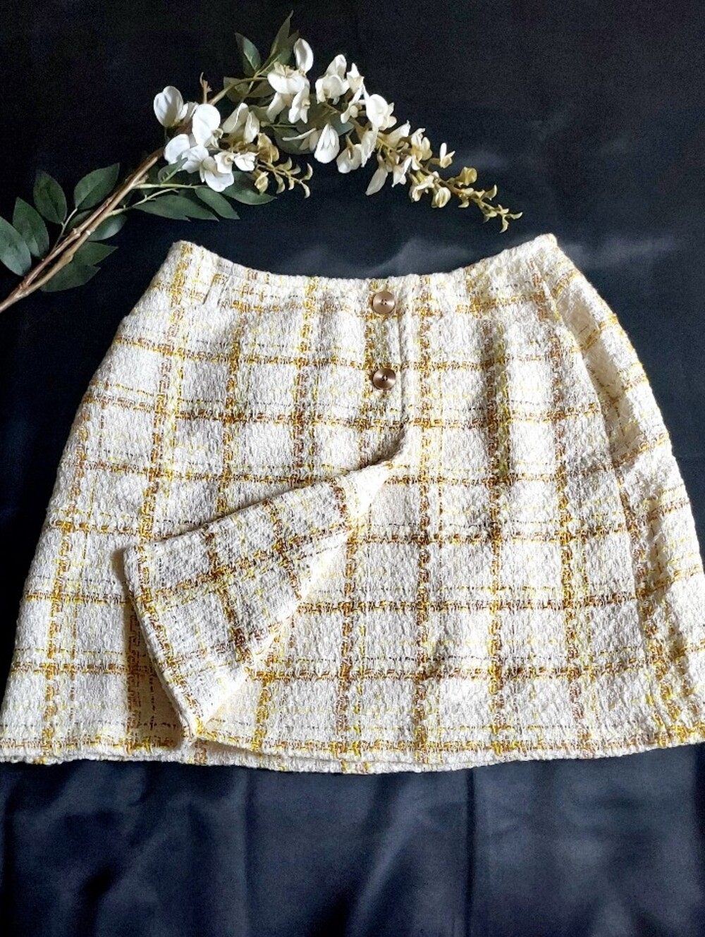 CAbi Cream Tweed Mini Skirt with Gold Plaid NWOT - Picture 7 of 7